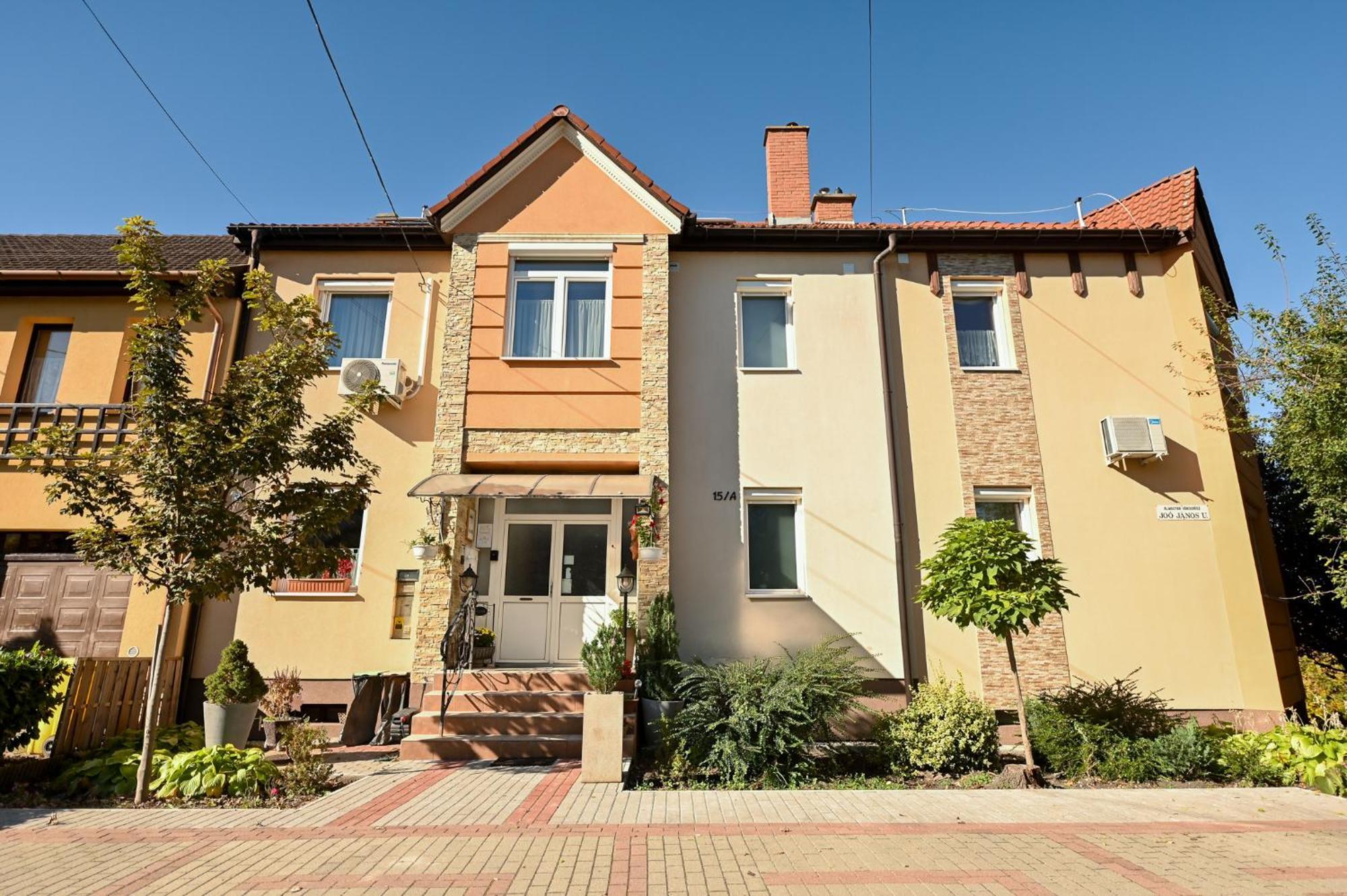 Bellavista 1 Apartman Eger Exterior photo